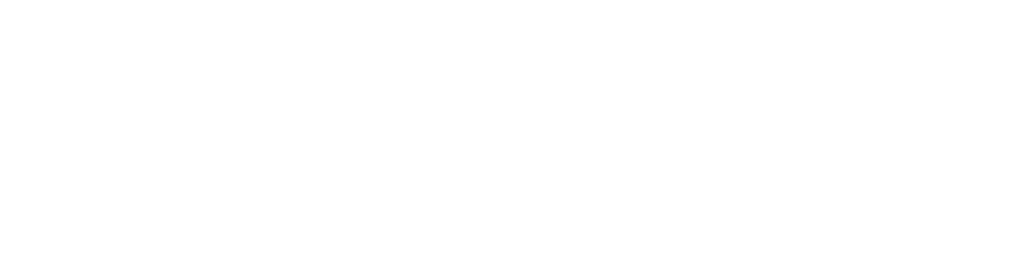 Inzwischen haben sie angefangen auf den Wiesen im Oberen Schloss viel mit Feuer zu spielen. Firedancer (also Feuertänzer) haben dort auch mindestens ein riesiges Feuerpendel das an beiden Enden brennt in der Hand. Dies bzw. mehrere hat er / haben sie dann viel gewirbelt. Das sieht meiner Meinung nach besser als das aus, was man Silvester zu sehen bekommt.  Das was da bezüglich Feuer gezeigt wird zieht mich inzwischen an. Die Präsentationen finden teilweise bestimmt auch gleichzeitig statt ... keine Ahnung. Auch bei diesen Geschehen bin ich sehr froh dass ich es mit Fotos festgehalten habe, mir also immer wieder ansehen kann.